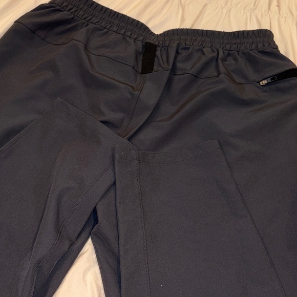 Lulu lemon gray wind pants - Picture 9 of 9